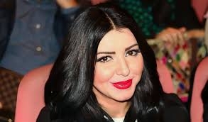 رحيل الفنانة إيناس النجار: وداعٌ مؤثر من العائلة والأصدقاء